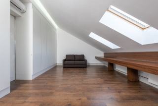 Finition Velux : bois verni, blanc ou polyuréthane, que choisir ?