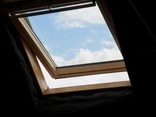 Ouverture Velux : rotation, projection ou fenêtre motorisée